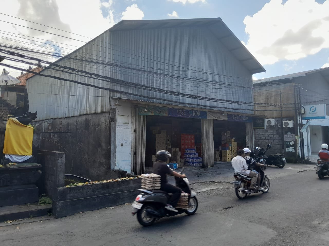 1 BIDANG TANAH DENGAN TOTAL LUAS 170 M2 BERIKUT BANGUNAN DI KOTA DENPASAR