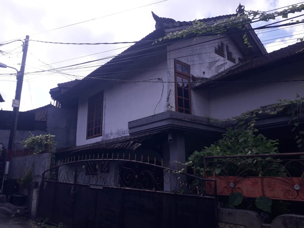 1 BIDANG TANAH DENGAN TOTAL LUAS 235 M2 BERIKUT BANGUNAN DI KOTA DENPASAR