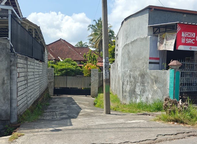 1 BIDANG TANAH DENGAN TOTAL LUAS 445 M2 BERIKUT BANGUNAN DI KABUPATEN LOMBOK TIMUR