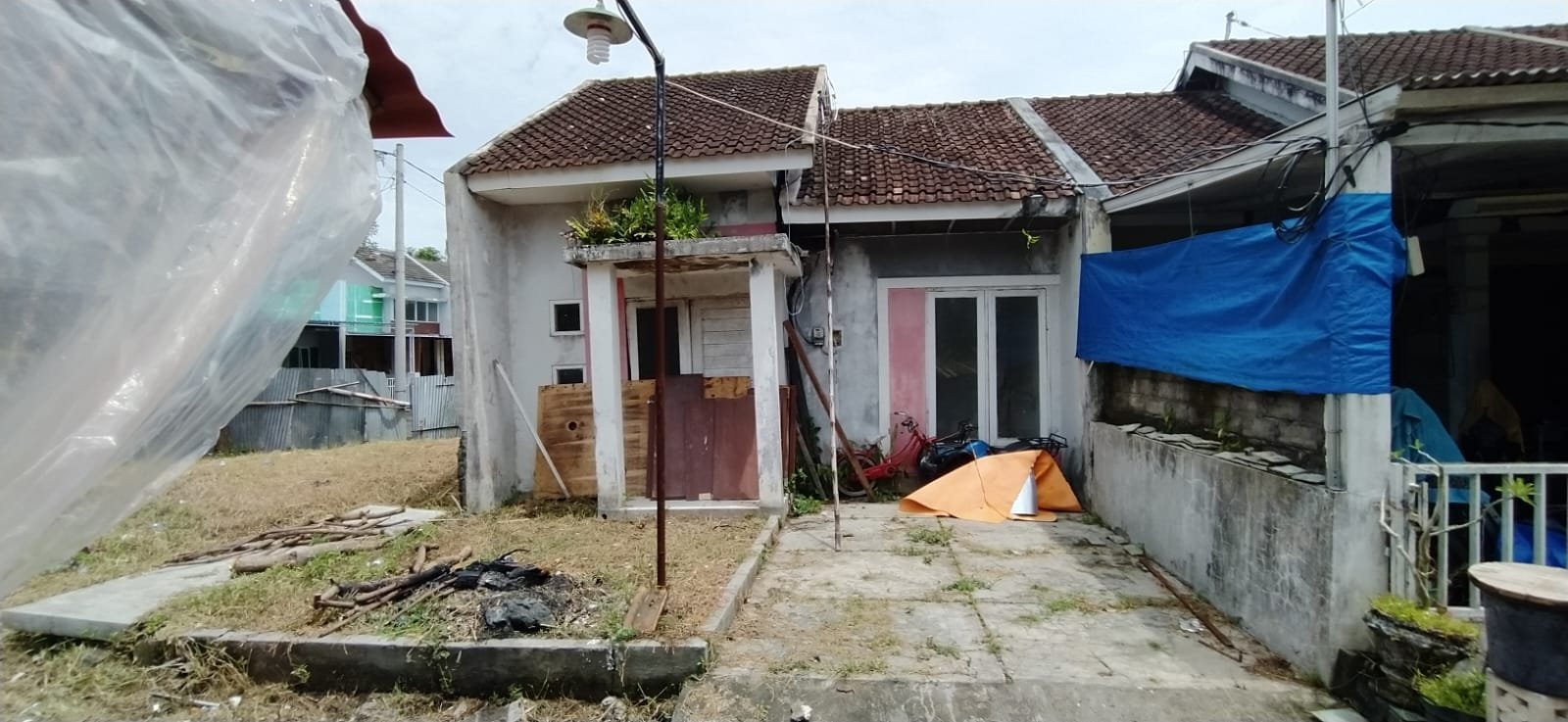 1 BIDANG TANAH DENGAN LUAS 120 M2 BERIKUT BANGUNAN DI KABUPATEN TABANAN 