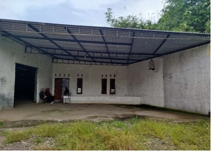 1 BIDANG TANAH DENGAN TOTAL LUAS 560 M2 BERIKUT BANGUNAN DI KABUPATEN SUMBAWA
