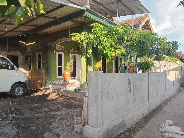 1 BIDANG TANAH DENGAN TOTAL LUAS 214 M2 BERIKUT BANGUNAN DI KABUPATEN LOMBOK TIMUR